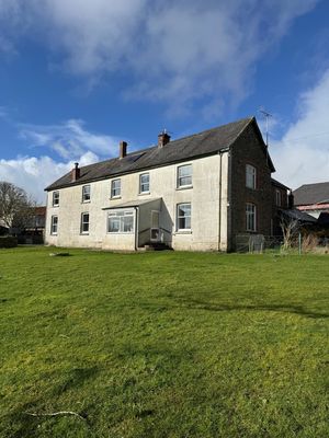 Front of house- click for photo gallery